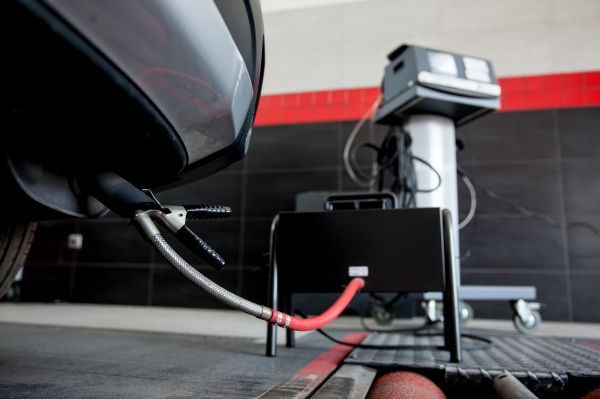 Stanowisko kontroli pojazdu z urządzeniami pomiarowymi CarPoint